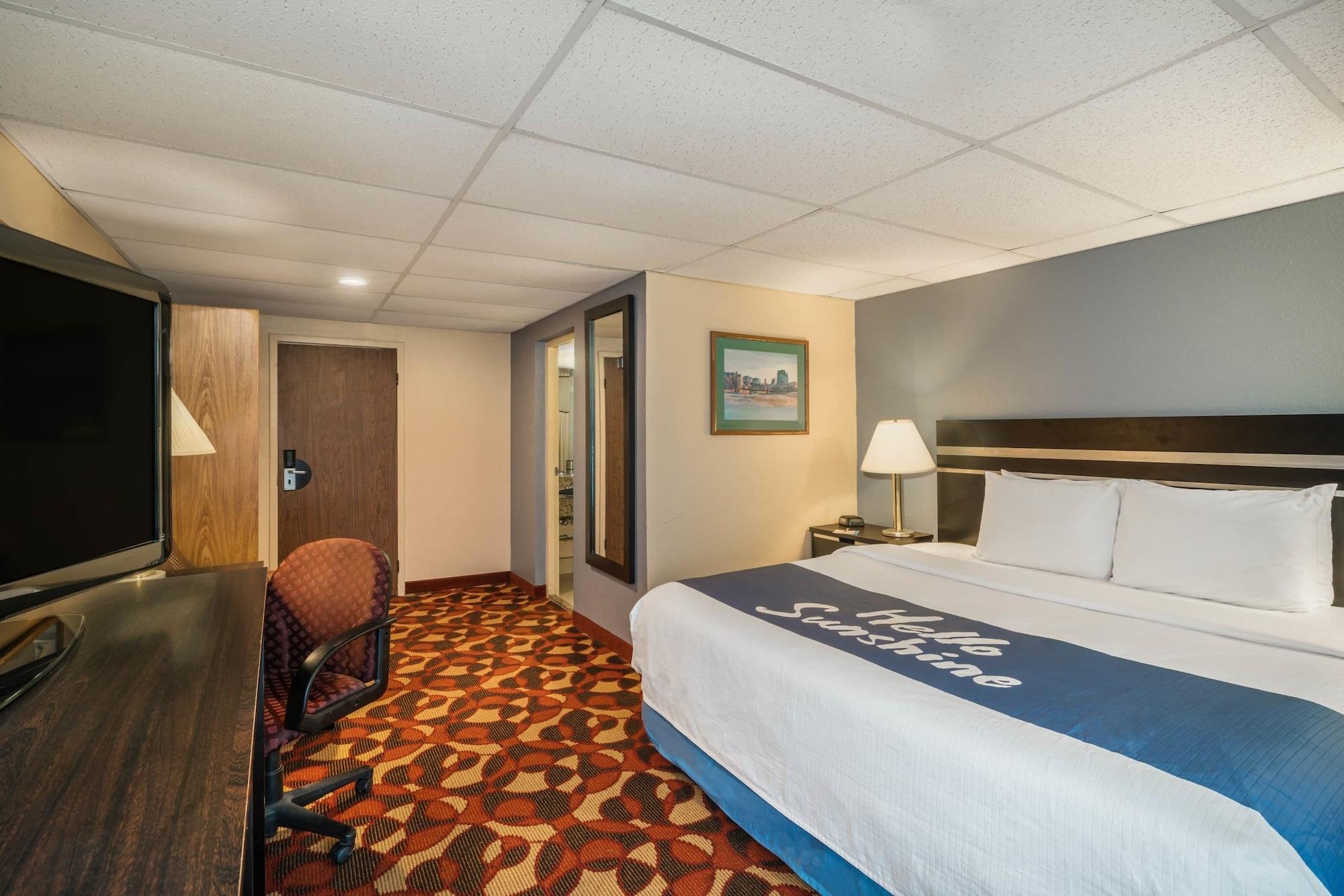 Days Inn By Wyndham Carlisle North Bagian luar foto