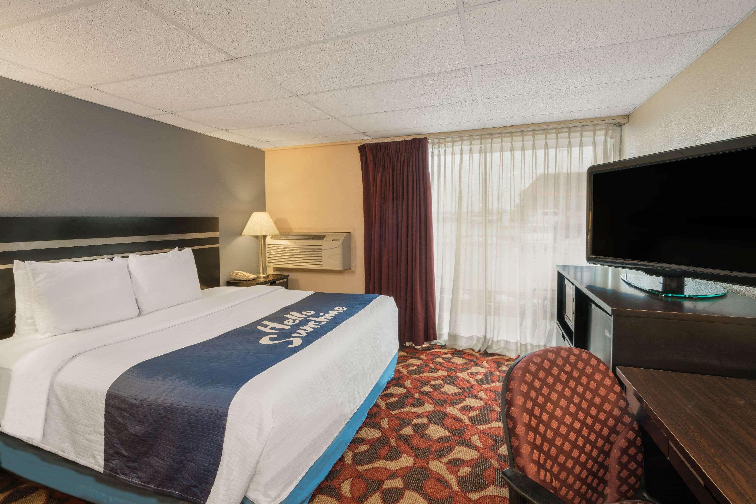 Days Inn By Wyndham Carlisle North Bagian luar foto