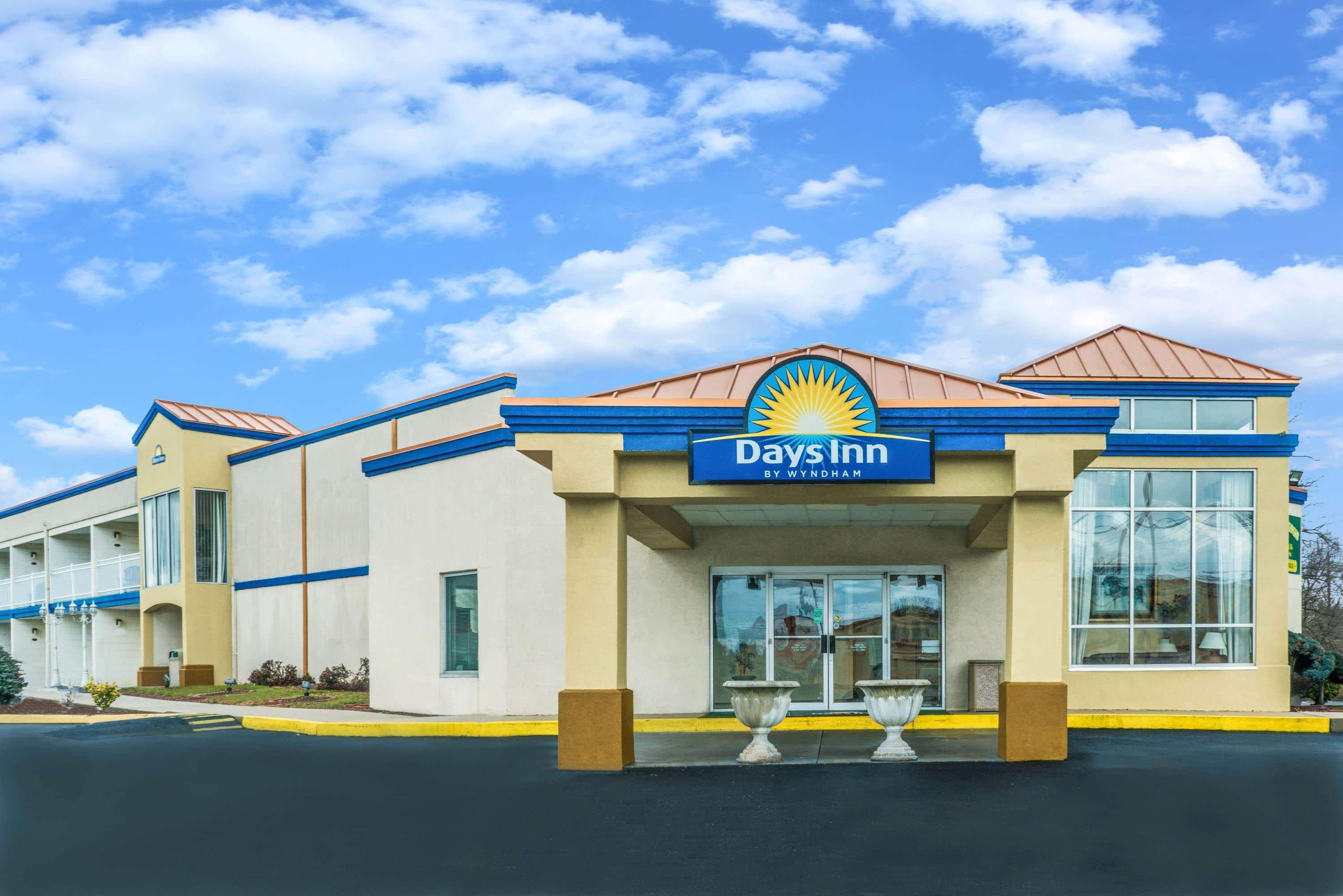 Days Inn By Wyndham Carlisle North Bagian luar foto