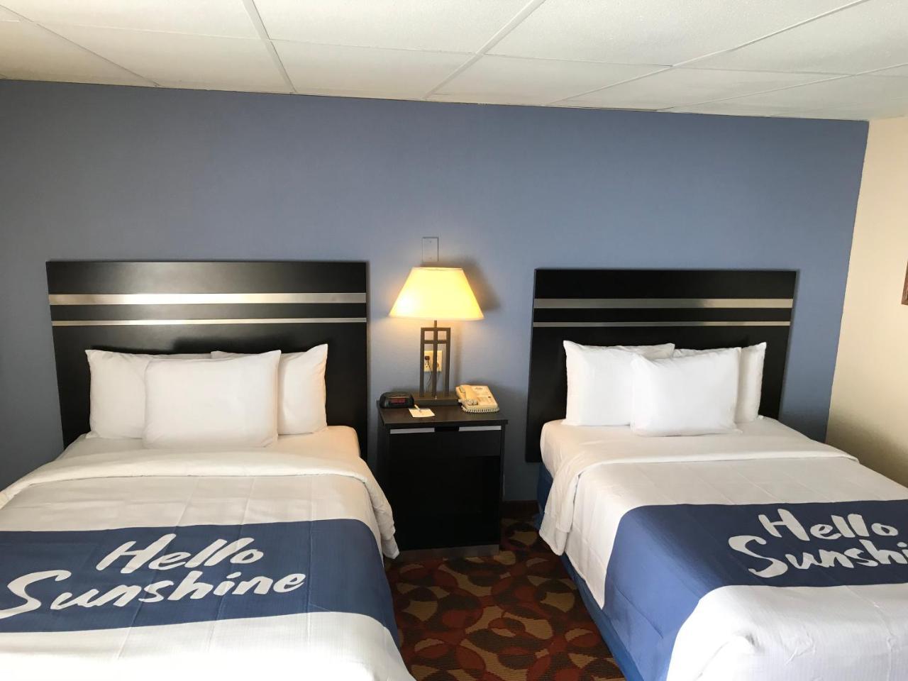 Days Inn By Wyndham Carlisle North Bagian luar foto